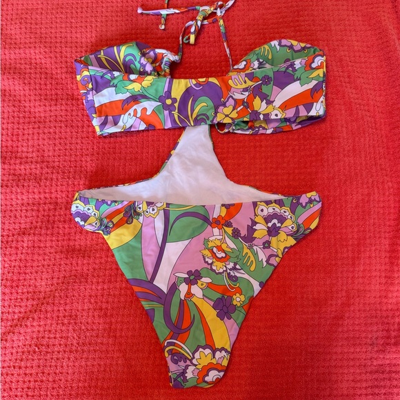 One Piece Swimwear - Picture 4 of 7